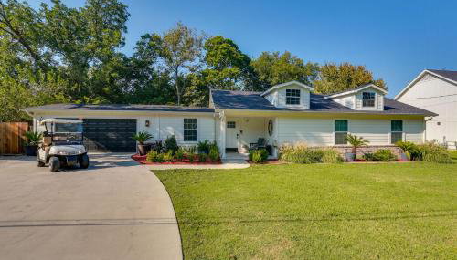 Hot Tub! Family Haven 3 Mi to Lake Ray Roberts - Foto 2