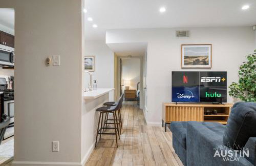 1BR 1BA Pet Friendly Condo w Pool, Gym, Walk to SoCo and Lake by Austin Vacay - Foto 5