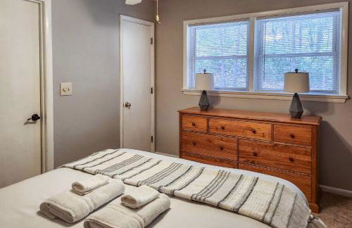 Hike, Golf and Swim! Rumbling Bald Resort Mtn Home - Photo 19