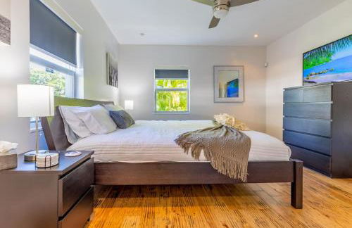 Fun Family-Friendly Poolside Escape Near Beach - Foto 12