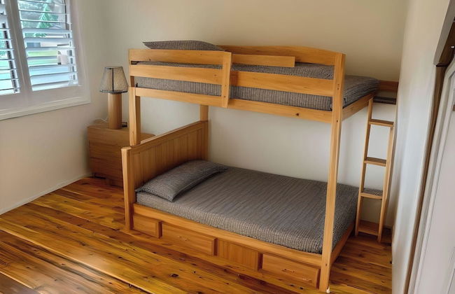 Cheerful 4 Bedroom with free Parking - Foto 3