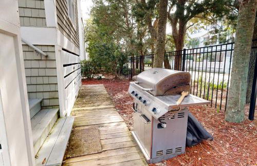 Luxury cottage with pools & multiple decks, 1/2 block to beach - Foto 40