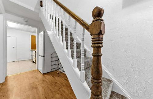 Spacious 3 beds home Close to Southampton GENERAL HOSPITAL - sleep 9 - Free Parking - Pool table - 2 Large TVs - Foto 33