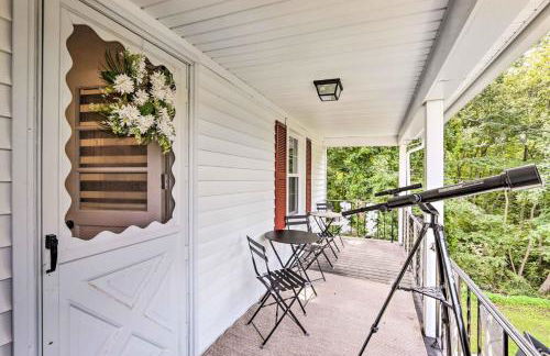 Upscale Waterbury Retreat with Indoor Hot Tub! - Foto 24