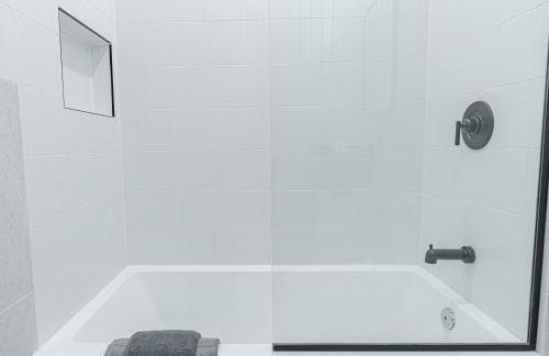 Cozy Brooklyn Getaway with Balcony - Foto 8