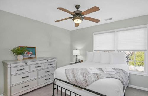 Cozy 2BR Home Near Ft Jackson - Photo 37