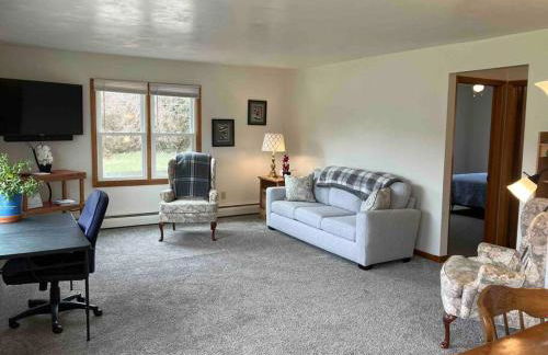 Spacious Bass Creek Apartment B near Peace Trail - Foto 1