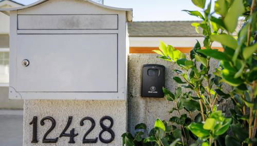 New 5 bed w/hot tub close to Universal sleeps 12 - Foto 4