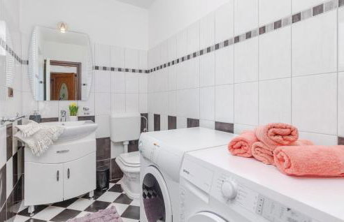 5 Bedroom Beautiful Home In Labin - Photo 61