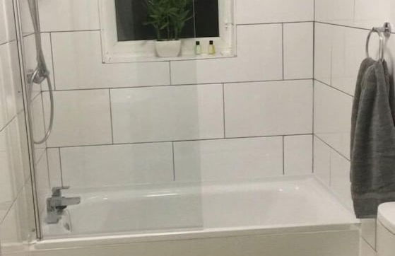 Central Wigan Welcoming Townhouse Sleeps up to 6 - Photo 10