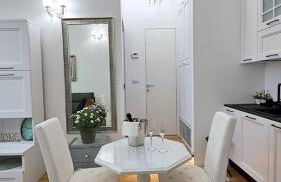 Val's Vatican Wall Apartment - Photo 1