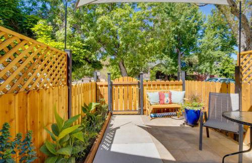 Ski and Hike Cozy Dtwn Reno Studio with Fireplace - Foto 26