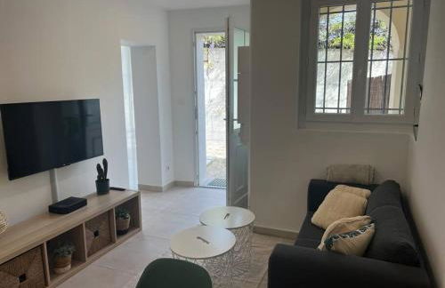 La Glycine - Parking gratuit - AC CLIM - Cour privé - - Foto 6