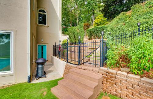 Modern Retreat with River View in Roswell! - Foto 20