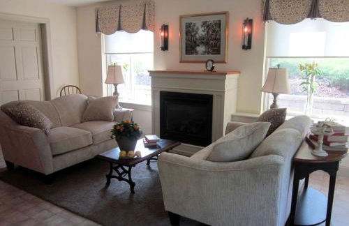 Historic Cottage with Country Charm Next to Creek in Carlisle, Pennsylvania - Foto 9