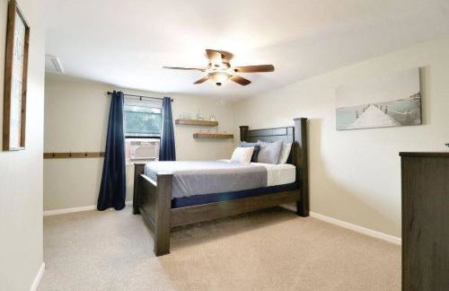 Chain O Lakes Nautical 4Bed 3Bath Waterfront with Bonus Room, Large Deck and Hot Tub - Foto 45