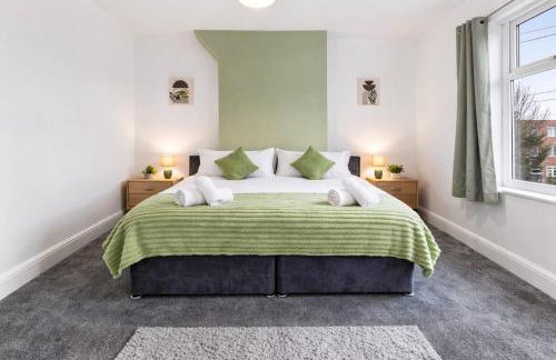 Comfortable 4 Bed Home - Free Parking & Fast WiFi - Foto 22