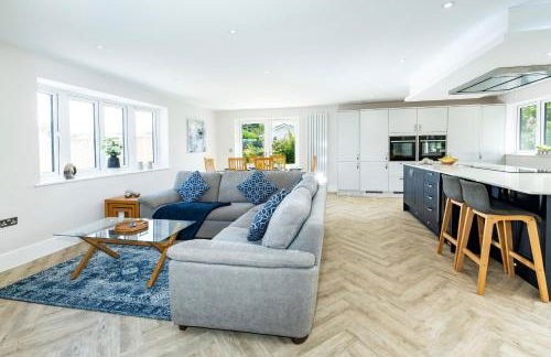 NEW! Stunning & Huge 5BR with Parking & Garden - Perfect for Families & Groups! Excellent Location - Foto 4