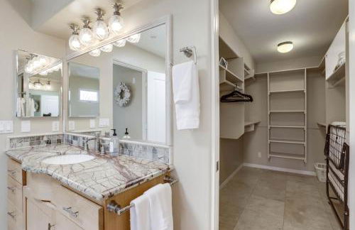 Stunning Ocean View Home w Rooftop Terrace, Firepit, Fast Wifi, AC & Parking! - Foto 22