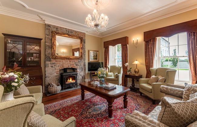 8 Bedroomed House Steeped in History - Photo 9