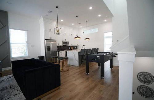 Pet Friendly Stylish 4 Bedroom home Close to All - Foto 24