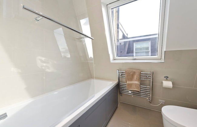 Spacious 4 Bed House, Battersea - Foto 40