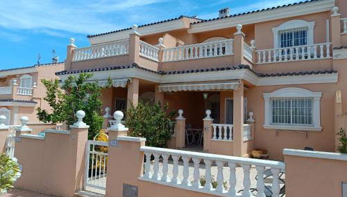 Preciosa casa con terraza y piscina R119 by Novadesta - Foto 1