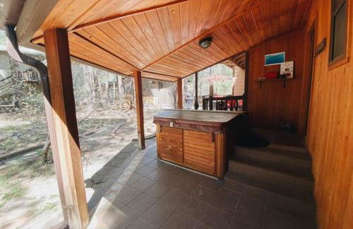 Kathys Cabin, King Bed, Hot Tub, Near-NAU & Downtown attractions, Perfect Year-Round Mountain Getaway - Photo 49