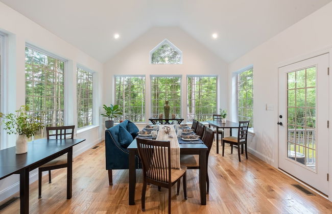 Luxuriously Lakeside by Avantstay Lakefront Retreat w Game Room - Foto 1