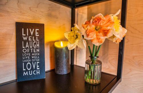 Luxury Glamping Cabin with Outdoor Bath on Cornish Meadow - Photo 26