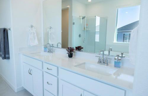 Modern Charming 4BR Home, Family Friendly, Office Space, Fast WiFi, Free Parking - Foto 28