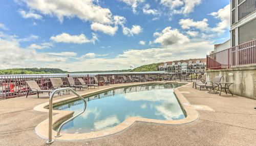 Community Pool and Dock Lake of the Ozarks Condo! - Foto 2