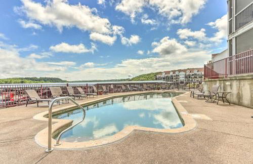 Community Pool and Dock Lake of the Ozarks Condo! - Foto 2