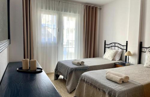Beachfront apartment, sea view, pool, close to bars and restaurants - Photo 8