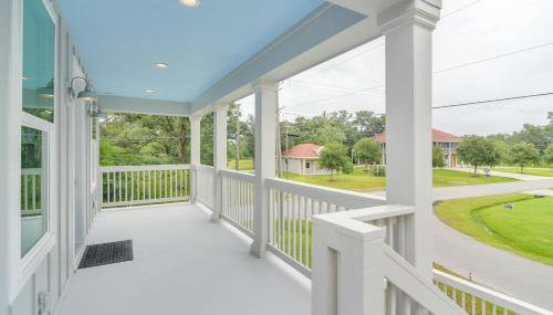 Modern Waveland Home with Deck - Walk to the Beach! - Foto 2