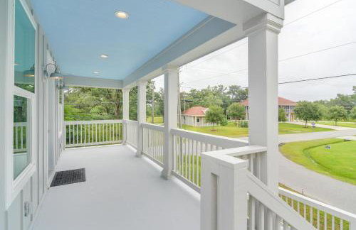 Modern Waveland Home with Deck - Walk to the Beach! - Foto 2