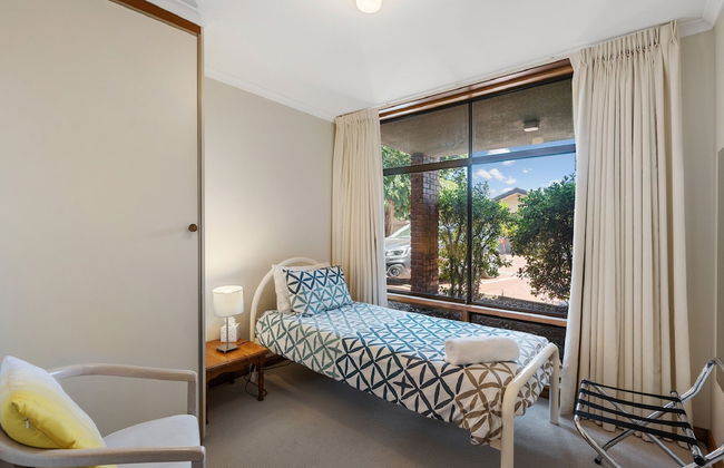 By The Sea Beachfront Apartment Wifi - Photo 7