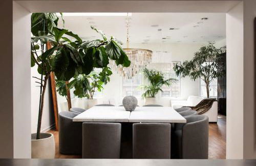 Luxury Gold Coast Penthouse with Deck & Views - Photo 7