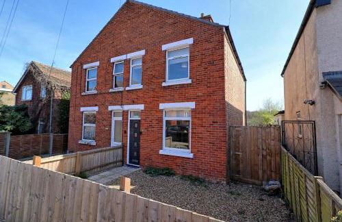 Comfy 4 Bed, Sleeps 8, fast WIFI, Contractor friendly - Foto 64