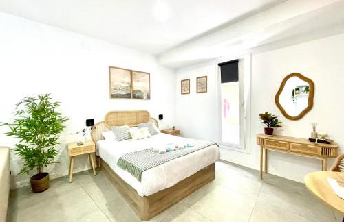 Designer and Quiet Studio 5 min to Maria Zambrano Station and 15 min walk to Beach - Foto 1