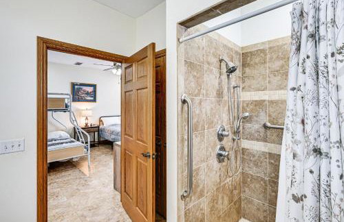 Near Shipshewana and Amish Country Patio and Grill! - Foto 15