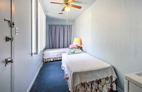 Less Than half Mi to Porretto Beach! Couples Retreat - Foto 13