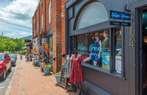 Charming Pet-Friendly Cottage Walkable to Town! - Foto 34