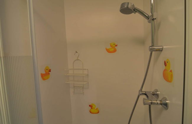 Lovely Modern Cottage With Sauna, Bubble Baths and Even a Beach on the River - Photo 12