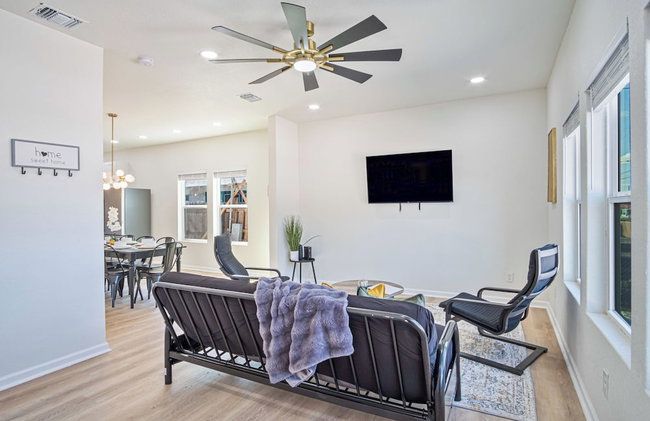 Perfect Spot to Relax 4br/3ba Near Dtown Hemisfair - Foto 41