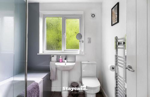 Spacious 2BR Home w Garden 2-Min Walk to Town - Foto 6