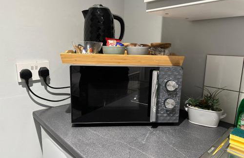 Luxury Detached Studio Apartment - Free Super Fast WiFi - Free Parking - 15 Mins from Luton Airport - Foto 4