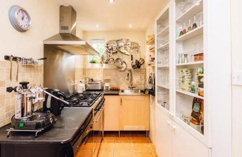 Mid-Wales Farmhouse, swimming pool, tranquil countryside views, sleeps 14 - Foto 28