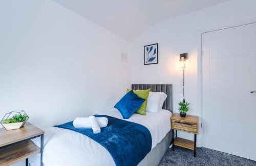 The Acacia Lodge - Beautiful & Modern 3-BR with FREE Parking - Perfect For Business or Work Stays by Parydise Properties - Foto 22