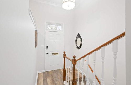 Mass Ave Gem and steps away from Yoga Studio - Foto 11